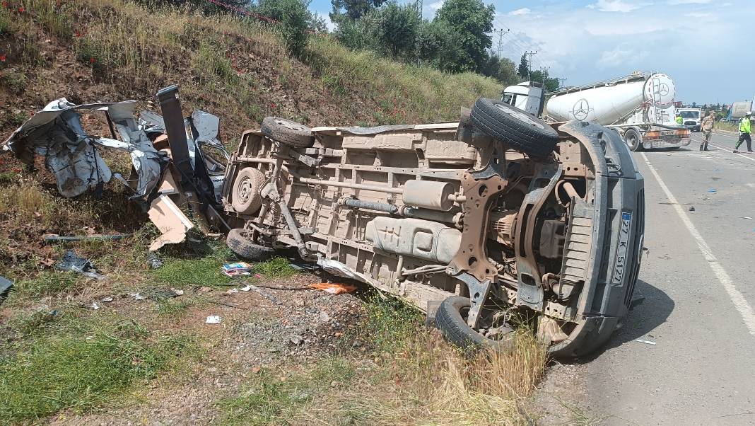 Gaziantep’ten yürek yakan fotoğraf! Yan yana toprağa verildiler 55